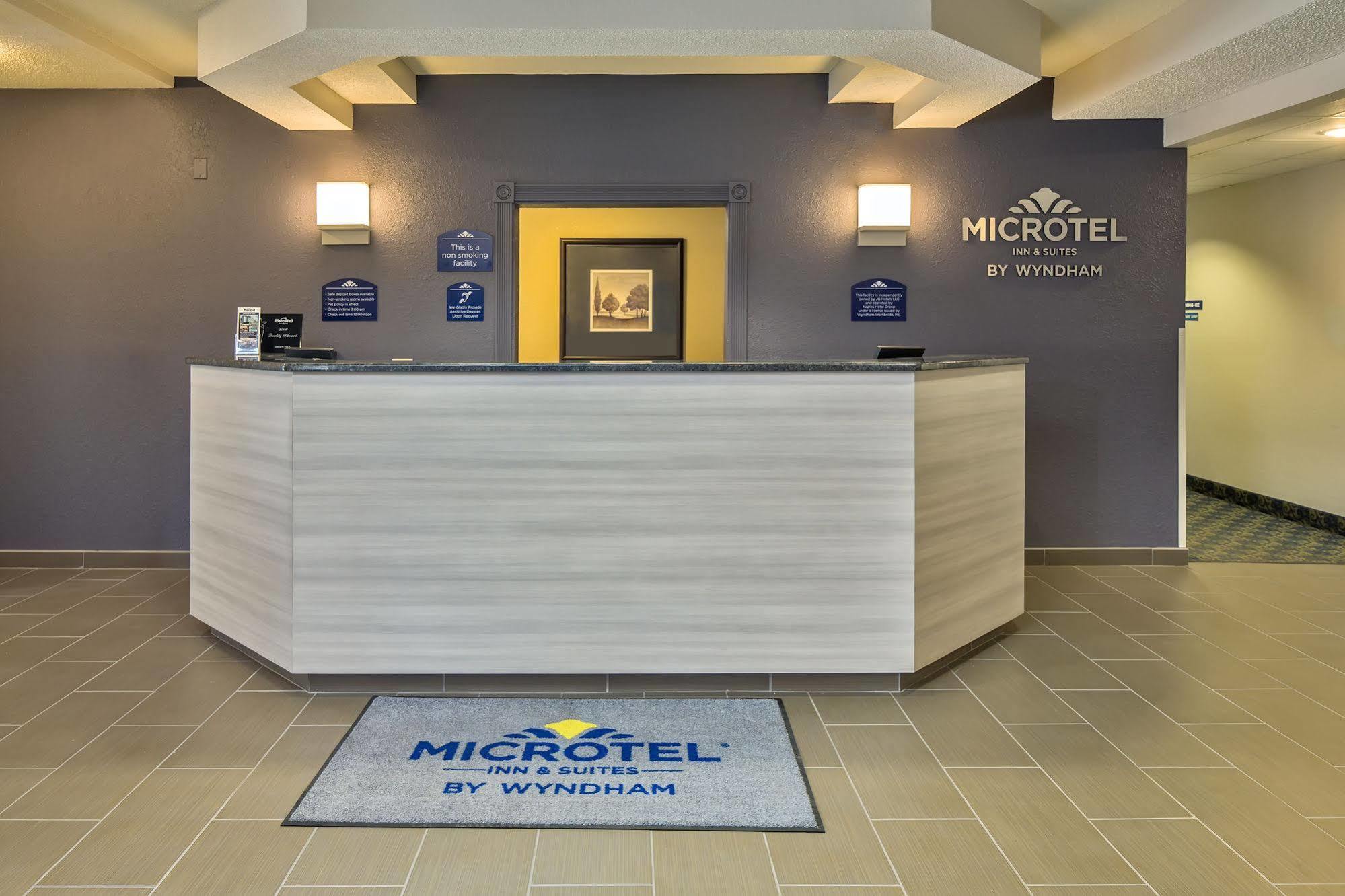 Microtel Inn & Suites Лийсбърг Екстериор снимка